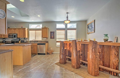 Kanab House | Beautiful Kanab Home w/Yard - Walk to Restaurants