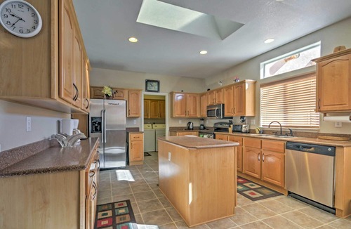 Kanab House | Beautiful Kanab Home w/Yard - Walk to Restaurants