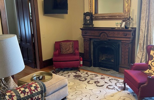Canandaigua Bed & Breakfast | Beautiful King Size Bed, private bath and breakfast included