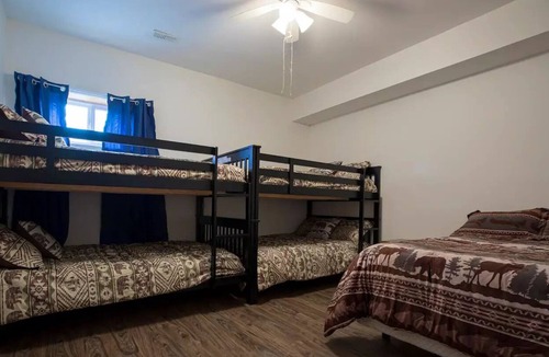 Algonquin Highlands Cottage | Beautiful Lakefront - Perfect for 1-2 families