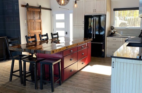 Hearst House | Beautiful lake house perfect for snowmobile trip or relaxing gateway