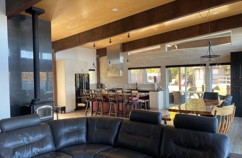 Hearst House | Beautiful lake house perfect for snowmobile trip or relaxing gateway