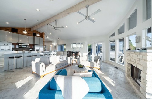 Lago Vista House | Beautiful Lago Vista -Private Spa & Amazing Views