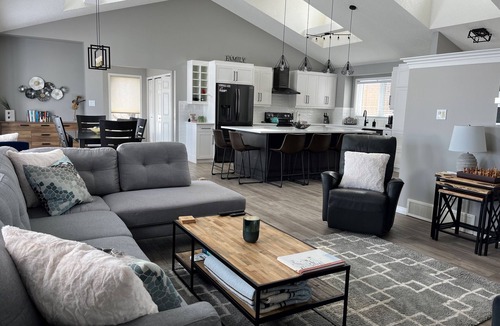B-Say-Tah Cottage | Beautiful Lakefront House at Echo Lake