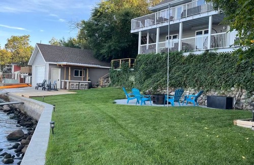 B-Say-Tah Cottage | Beautiful Lakefront House at Echo Lake