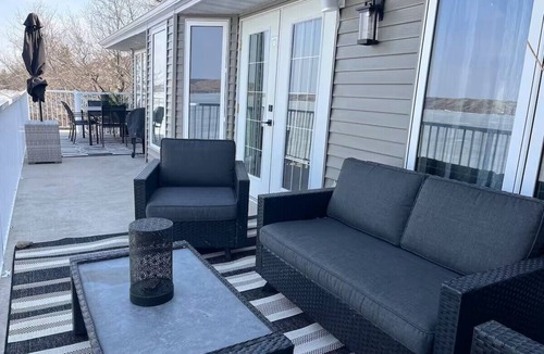B-Say-Tah Cottage | Beautiful Lakefront House at Echo Lake