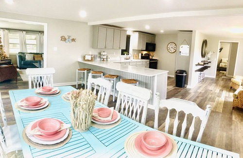 Donalsonville House | Beautiful Lake Front View