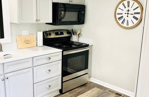 Donalsonville House | Beautiful Lake Front View