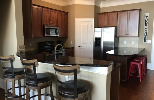 Eatonton Condo | Beautiful lake front and golf course views from this 3BR/3BA penthouse condo