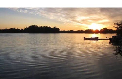 Frontenac Cottage | Beautiful Lake Front 2BR Cottage
