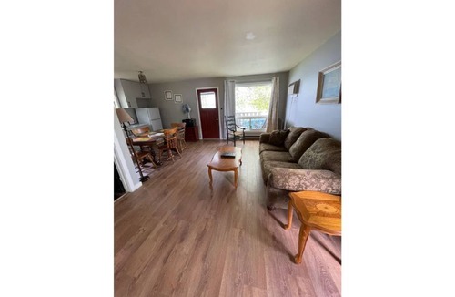 Frontenac Cottage | Beautiful Lake Front Cottage
