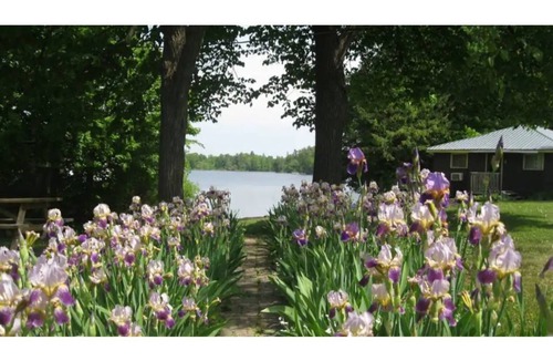Frontenac Cottage | Beautiful Lake Front Cottage