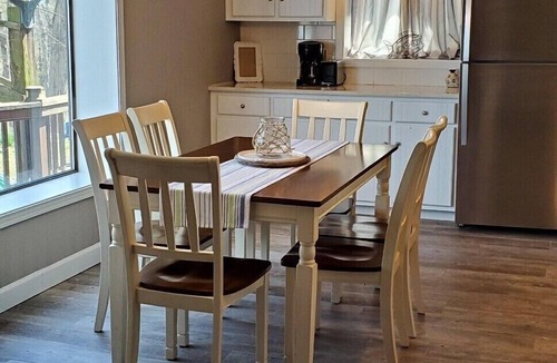 Hardin House | Beautiful Lake Front Getaway with Private Boat Dock