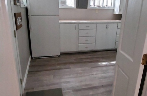 Hardin House | Beautiful Lake Front Getaway with Private Boat Dock