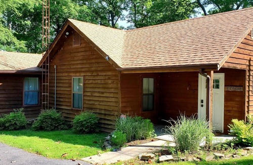 Hardin House | Beautiful Lake Front Getaway with Private Boat Dock