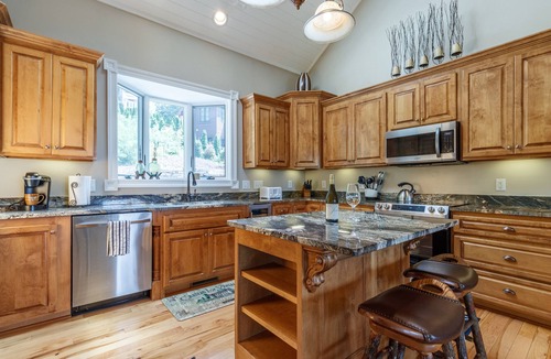 Cullowhee Villa | Beautiful Lake Glenville Mountain Getaway
