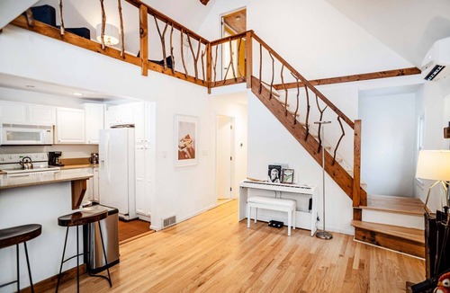 Pine Bush House | Beautiful lake house getaway