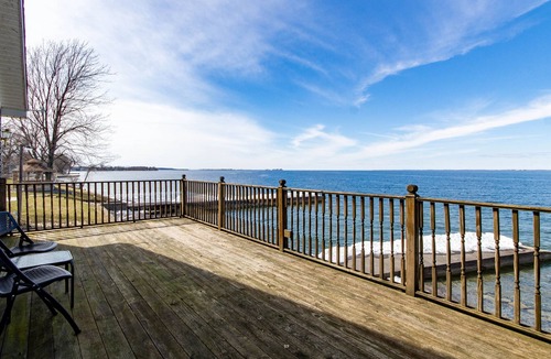 Limerick House | Beautiful Lake House on Lake Ontario