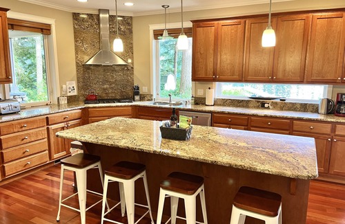 Lake Goodwin House | Beautiful Lake Ki Waterfront