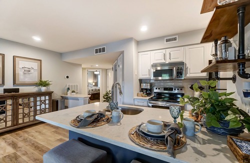 Mount Mourne Condo | Beautiful Lake Norman waterfront location! Comfy and stylish beds & furnishings