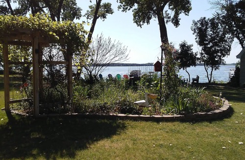 Madison Cabin | Beautiful Lake Shore Setting!