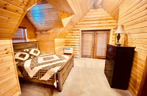 Duchesne County Cabin | Beautiful Lake-side 5 Bedroom Lodge