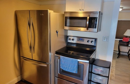 Bangor Cottage | Beautiful lake side cottage