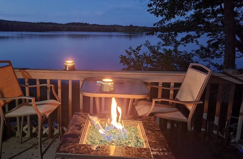 Bangor Cottage | Beautiful lake side cottage