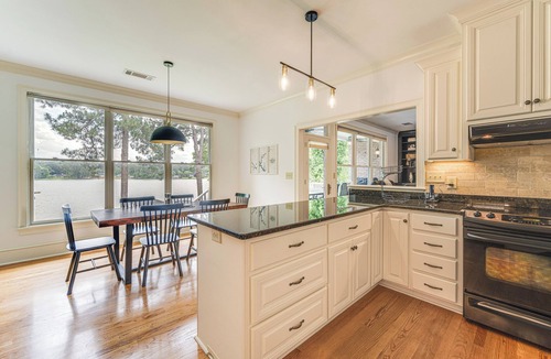 Milledgeville Cottage | Beautiful Lake Sinclair Retreat w/Dock & Deck!