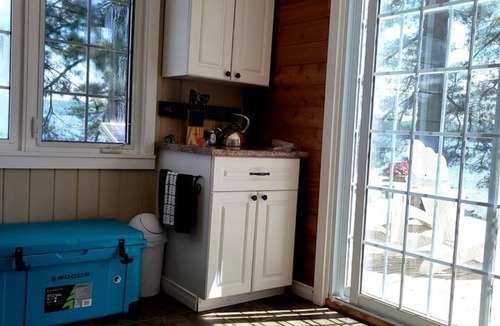 Port Sydney Cabin | Beautiful Lake Tiny House with Amazing Views and Private Dock in Muskoka, Canada