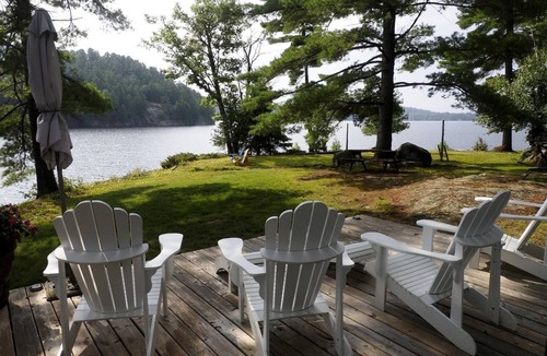 Port Sydney Cabin | Beautiful Lake Tiny House with Amazing Views and Private Dock in Muskoka, Canada
