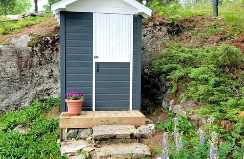 Port Sydney Cabin | Beautiful Lake Tiny House with Amazing Views and Private Dock in Muskoka, Canada