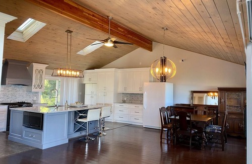 Oro-Medonte House | Beautiful lake view cottage ,Shallow Beach, Backyard privacy.Mid-Term