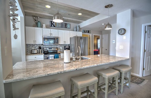 Lake Ozark Condo | BEAUTIFUL LAKE VIEW & JUST STEPS FROM THE POOL, 3BD/3BA CONDO W/12X40 BOAT SLIP