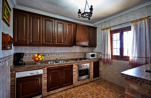 Iznajar House | Beautiful Lake Views House with Lovely Paved Garden