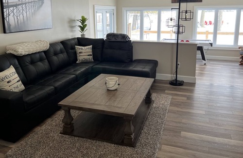 Bobcaygeon Cottage | Beautiful Lakefront Home!