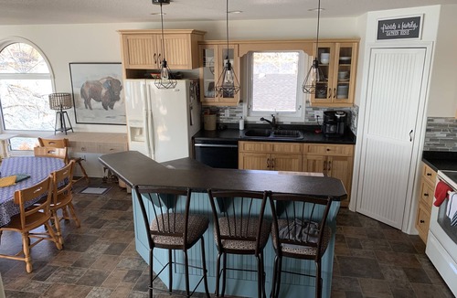 Deloraine Cabin | Beautiful Lakefront Luxury Home at Lake Metigoshe, Canada