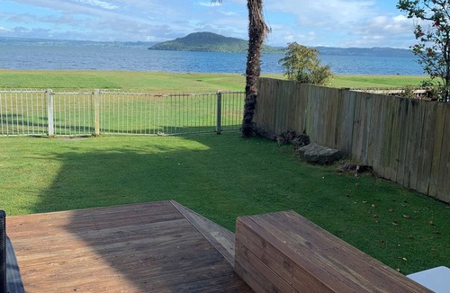 Hannahs Bay House | Beautiful Lakefront Location