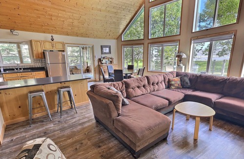 Arnes House | Beautiful Lakefront "A" Frame With Hot Tub, 2 for 3 Nights Jan/Feb Weekends!