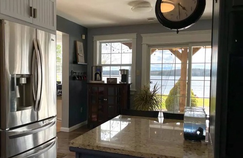 Bay of Fundy & Annapolis Valley Cottage | Beautiful Lakefront Cottage Oasis |AnnapolisValley
