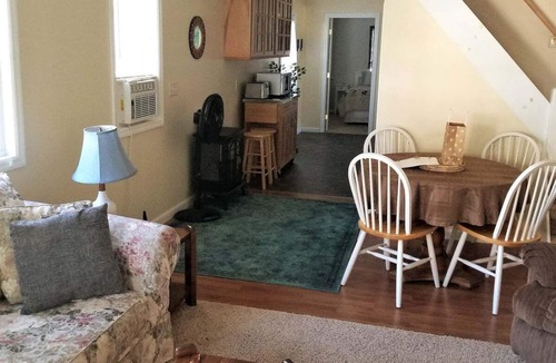 Alburg Cottage | Beautiful Lakefront Cottage