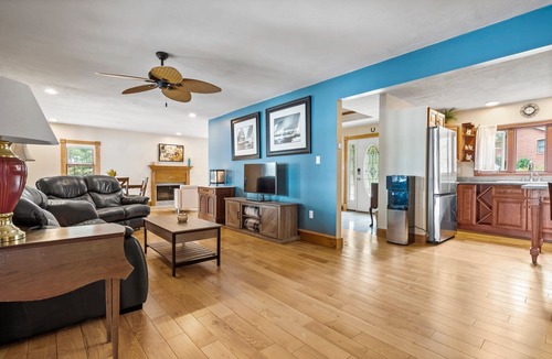 Franklin House | Beautiful Lakefront Home!