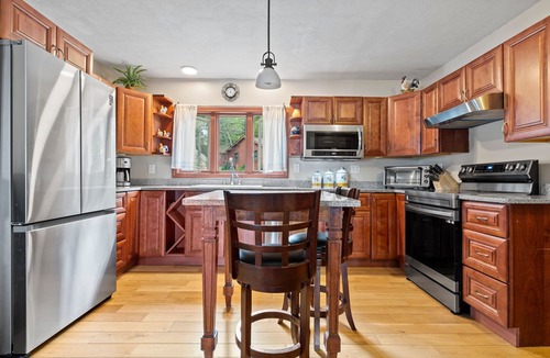 Franklin House | Beautiful Lakefront Home!