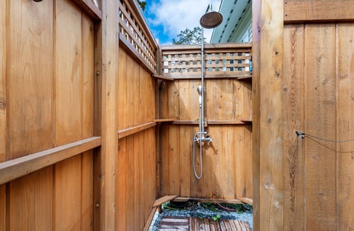 Franklin House | Beautiful Lakefront Home!