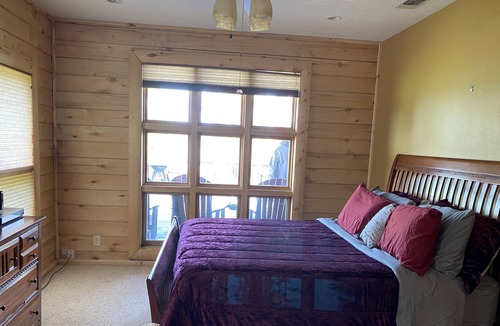 Broaddus House | Beautiful Lakefront Log Cabin that will take your breath away.
