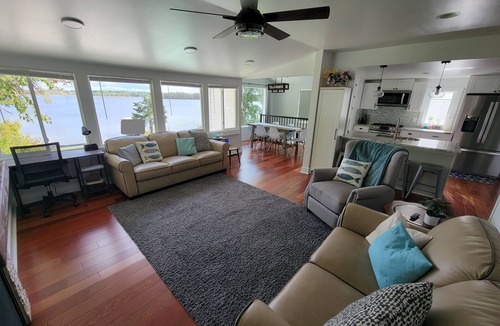 Vicksburg House | Beautiful lakefront property on Barton Lake!