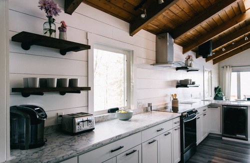 Bridgton House | Beautiful Lakefront Retreat on Long Lake – Sleeps 11