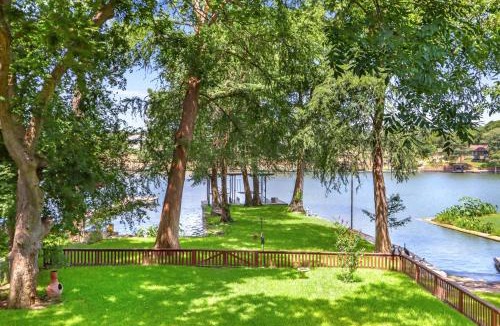 New Braunfels House | Beautiful Lakefront Cabin - Something For Everyone