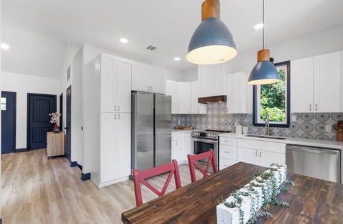 Pointblank House | Beautiful Lakefront Retreat on 1 Acre/Monthly Discount!