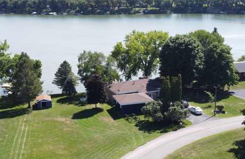 Saint James House | Beautiful lakefront 3 bedroom 2 bathroom home.